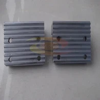 Plaque de serrage de courroie de distribution